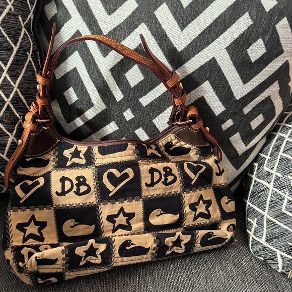 Dooney and Bourke Large Erica tote. New without tags. - Picture 1 of 4